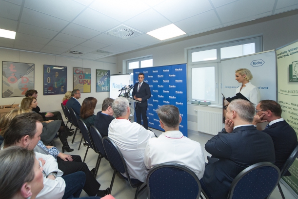 W urioczystym otwarciu sali podań leków w marszałkowskim szpitalu w szczecińskich Zdrojach uczestniczył dyrektor Gabinetu Marszałka Krzysztof Barczyk. 